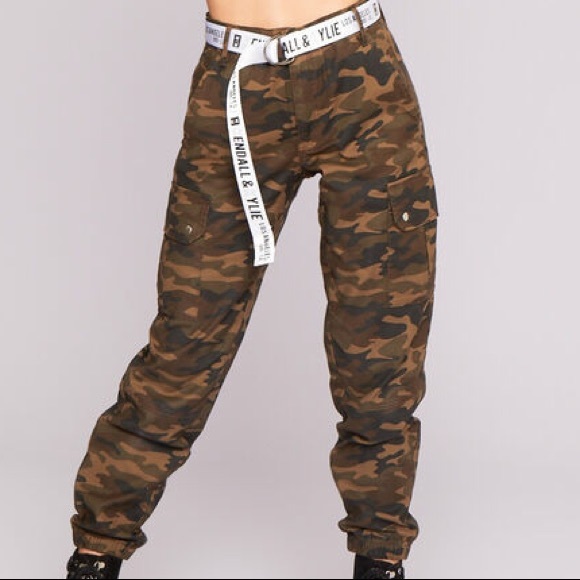 Kendall & Kylie High Rise Camo Cargo Pants (Ardene) - Picture 1 of 11